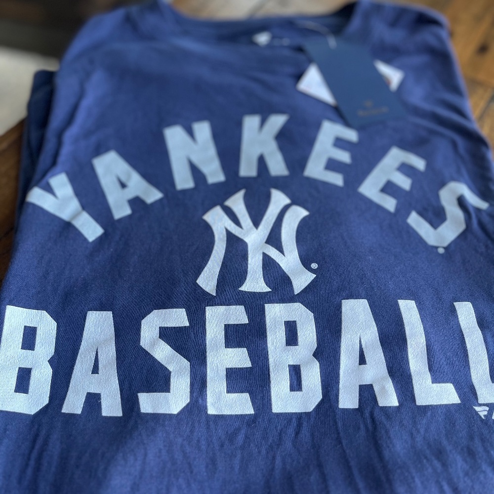 New York Yankees fanatics men’s xlt shirt READ